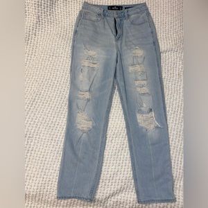 Ripped mom jeans, almost New !
